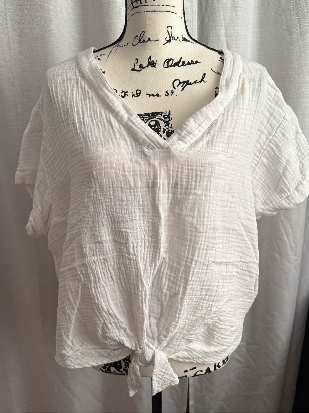Lucky Brand Women’s White V-Neck Tie-Front Top